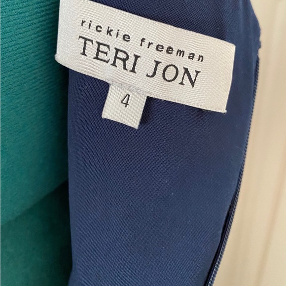 TERI JON RICKI FREEMAN FLOWER
BOW BLUE BODYCON VELVET GOWN SIZE 4 - Picture 6 of 7